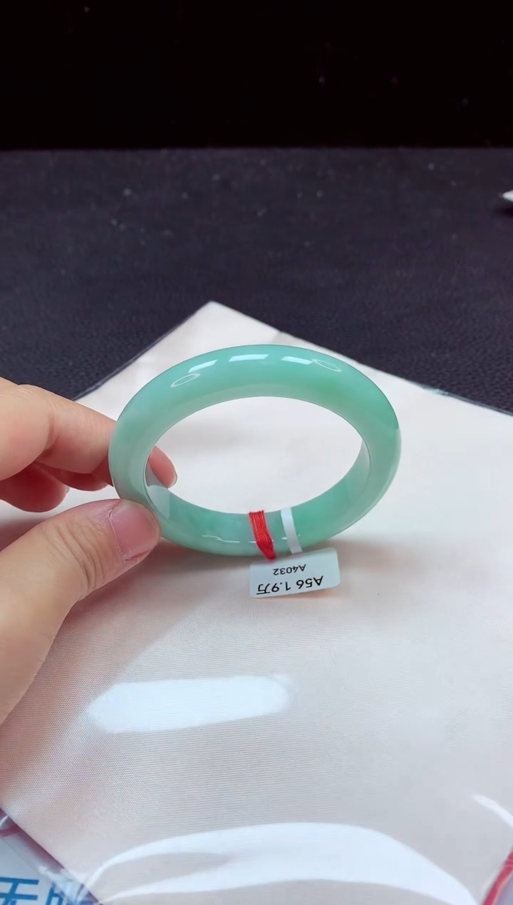 【闪购商品】翡翠手镯（圆镯）未镶嵌手镯56