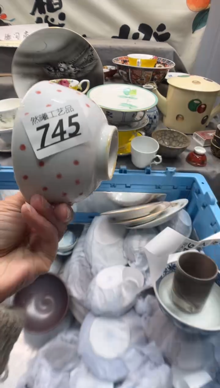 瓷片小**子745      