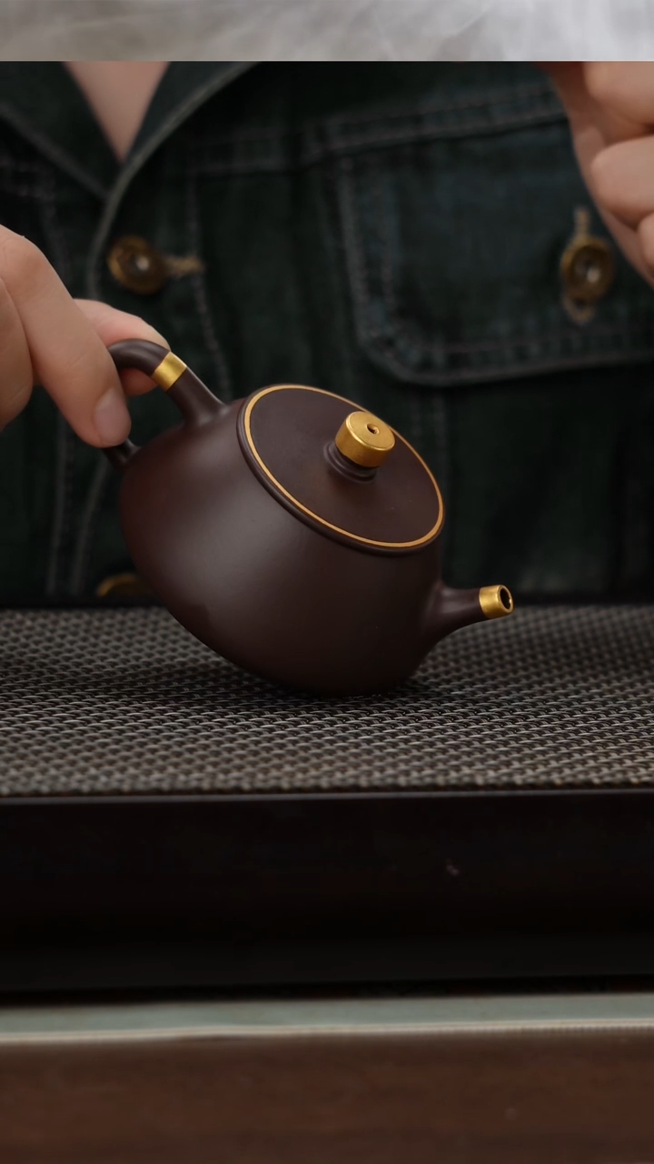 茶壶紫砂四号井茄皮紫泥描金石瓢120cc