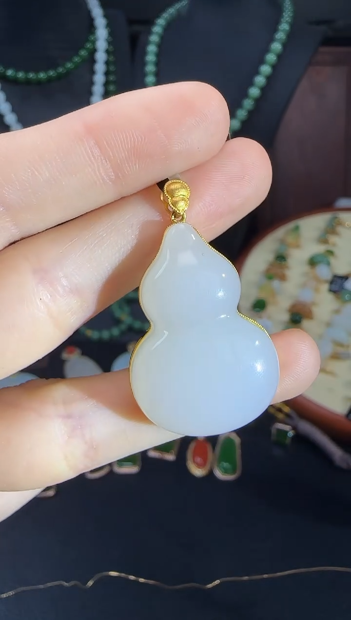 和田玉18K金镶嵌吊坠(不含链)1