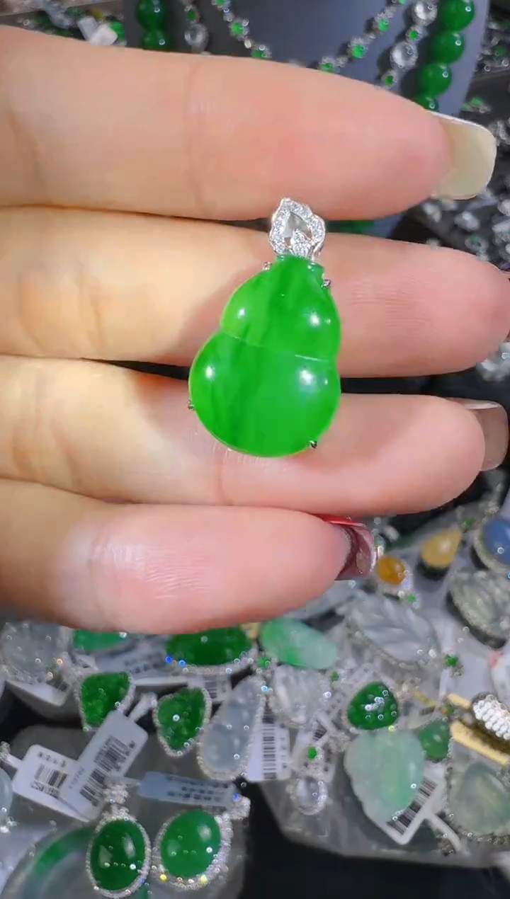 【闪购商品】翡翠颈饰未镶嵌葫芦