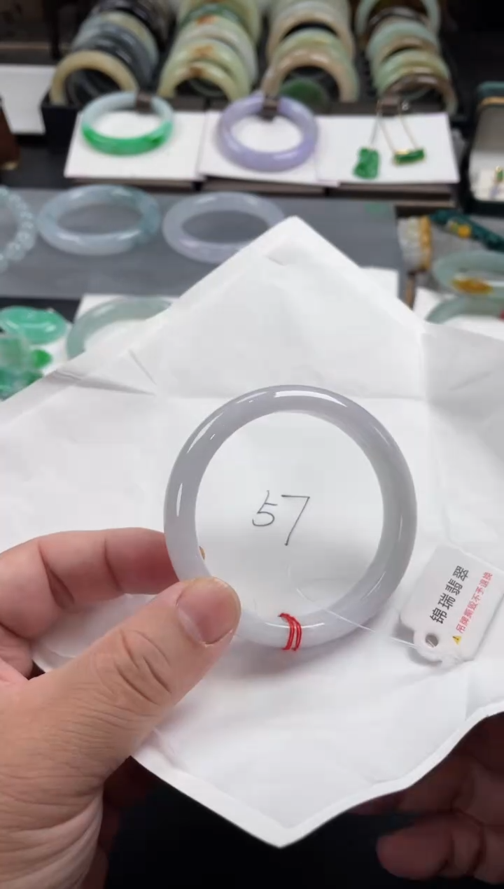 【闪购商品】翡翠手镯未镶嵌57正圈 有纹裂