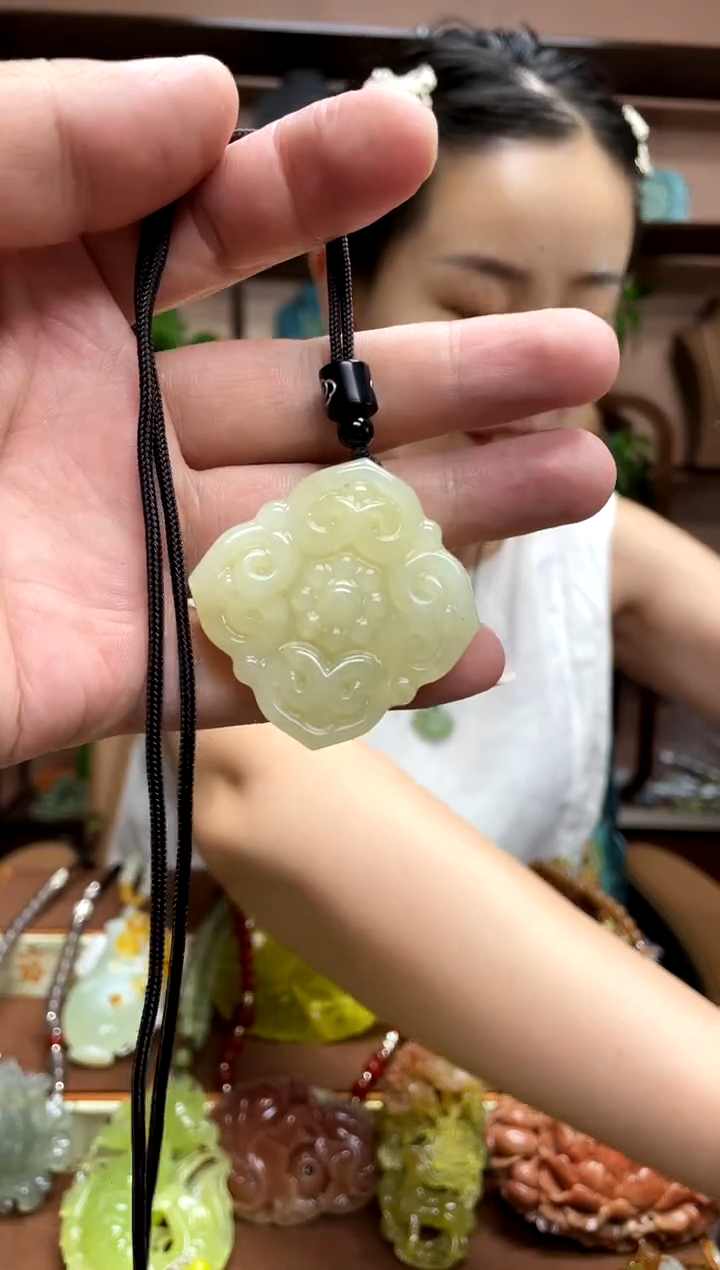 未镶嵌岫玉吊坠·