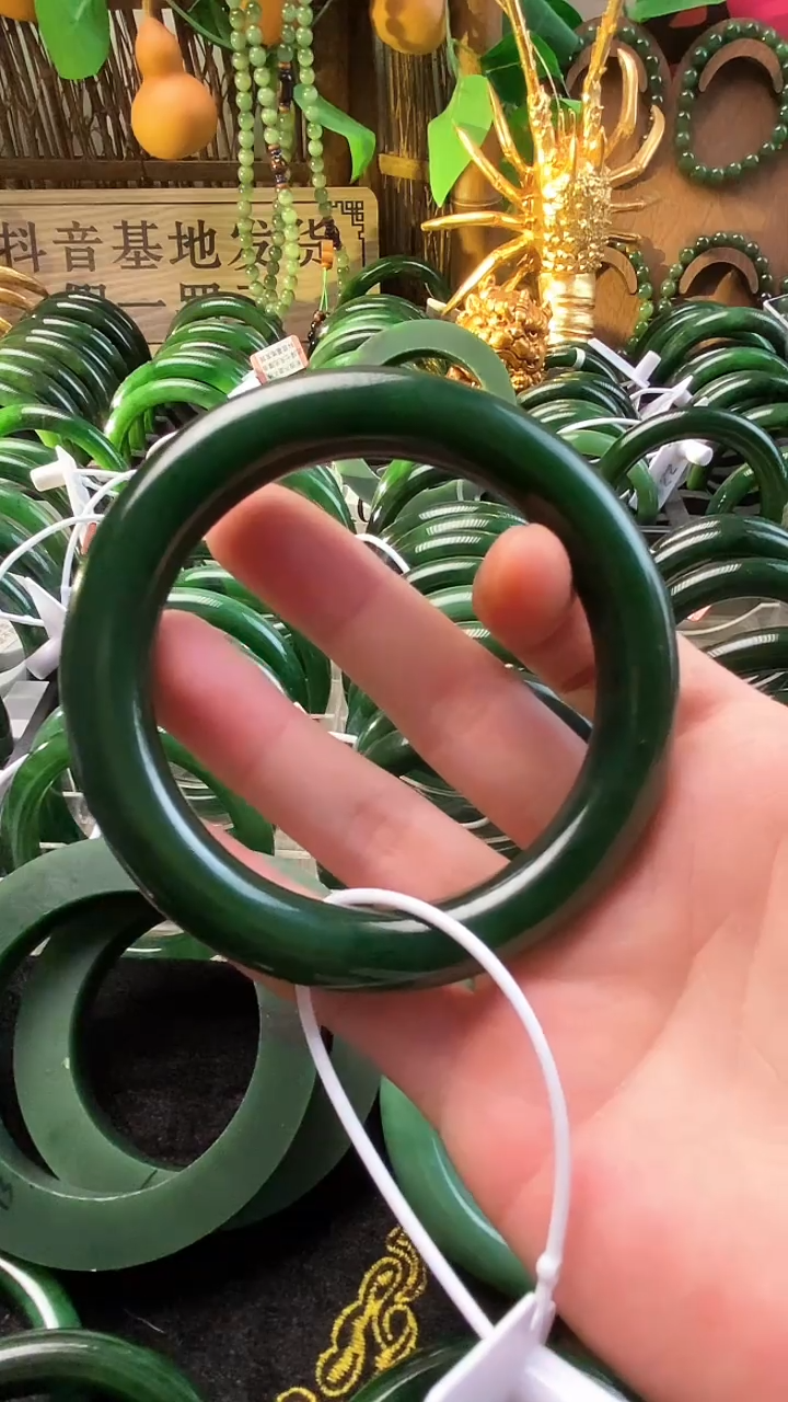 未镶嵌手镯和田玉（碧玉）俄罗斯碧玉手镯