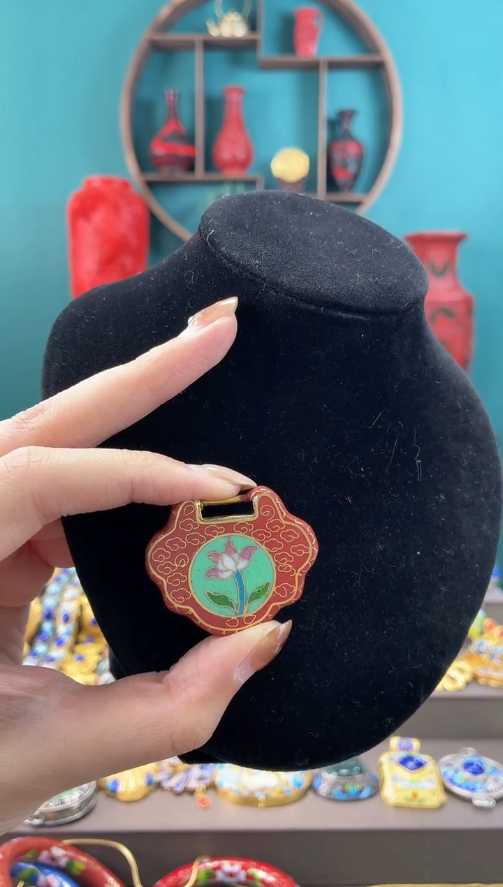  非遗手工景泰蓝吊坠如意锁红色