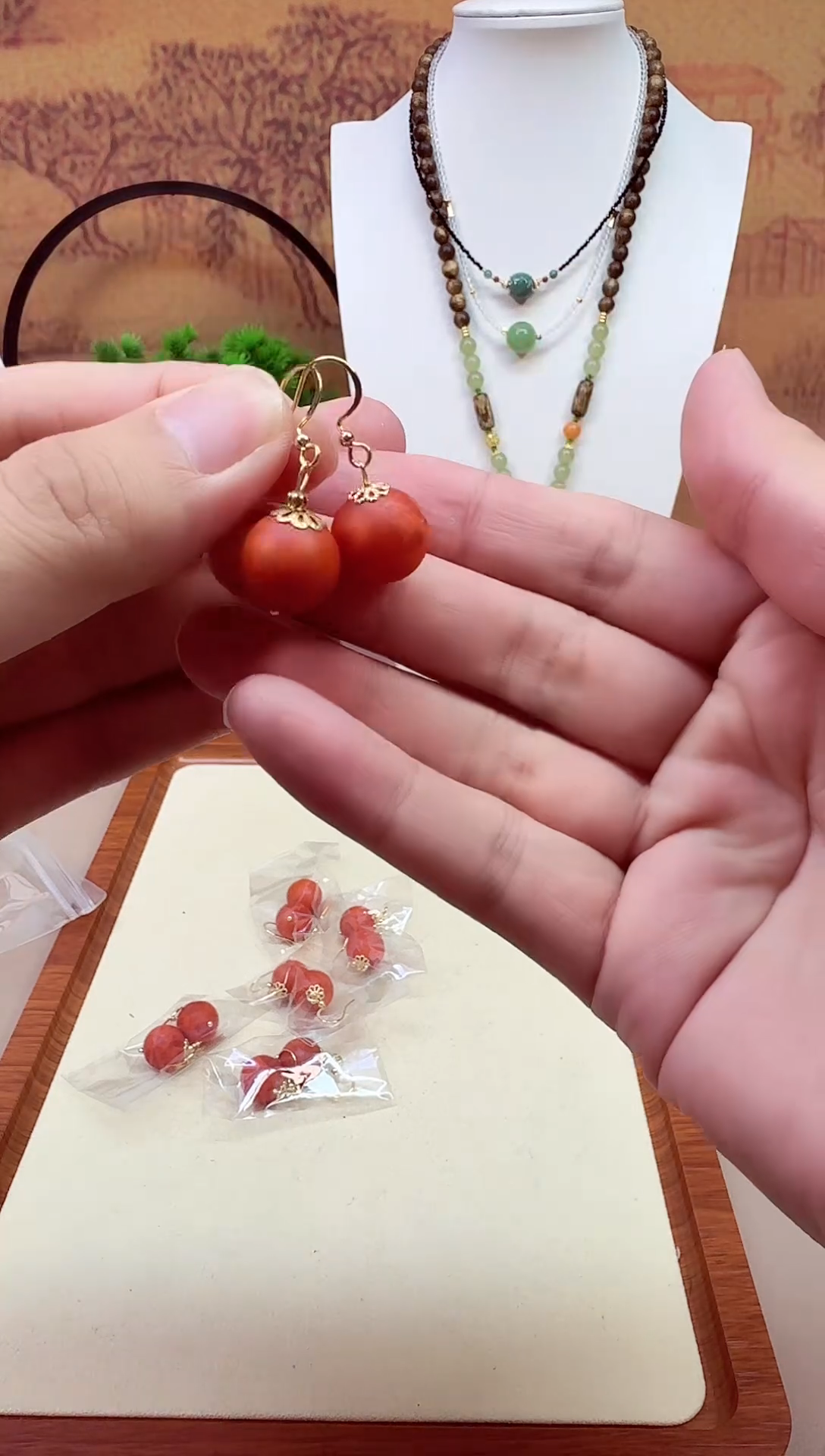 14K金镶嵌蜜蜡耳饰E121