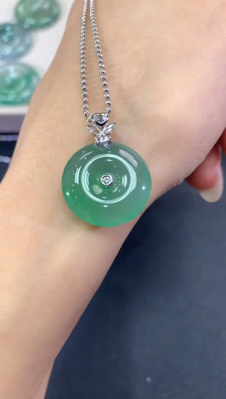 【闪购商品】翡翠吊坠(不含链)18K金镶嵌a118           