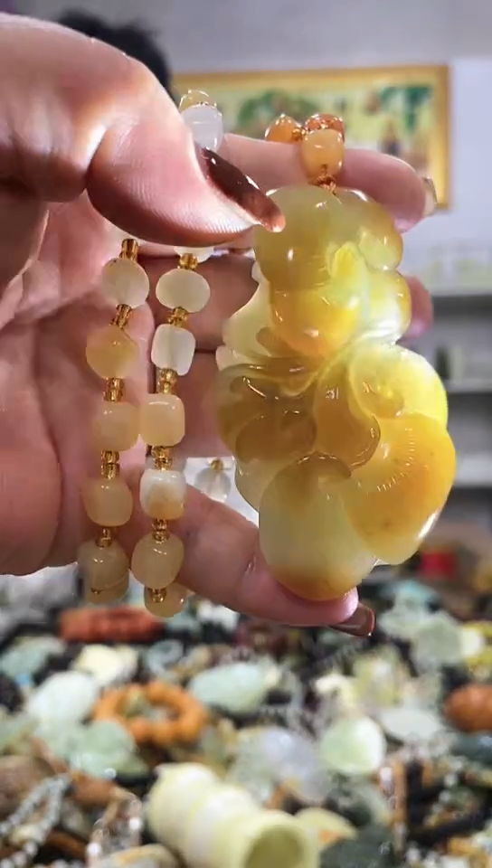 未镶嵌蛇纹石玉吊坠   