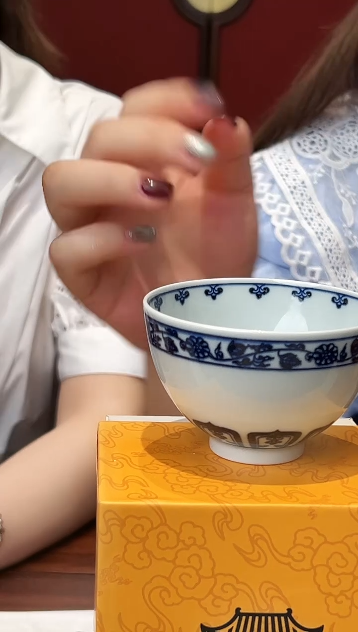 古县衙青花宝相鸡心杯