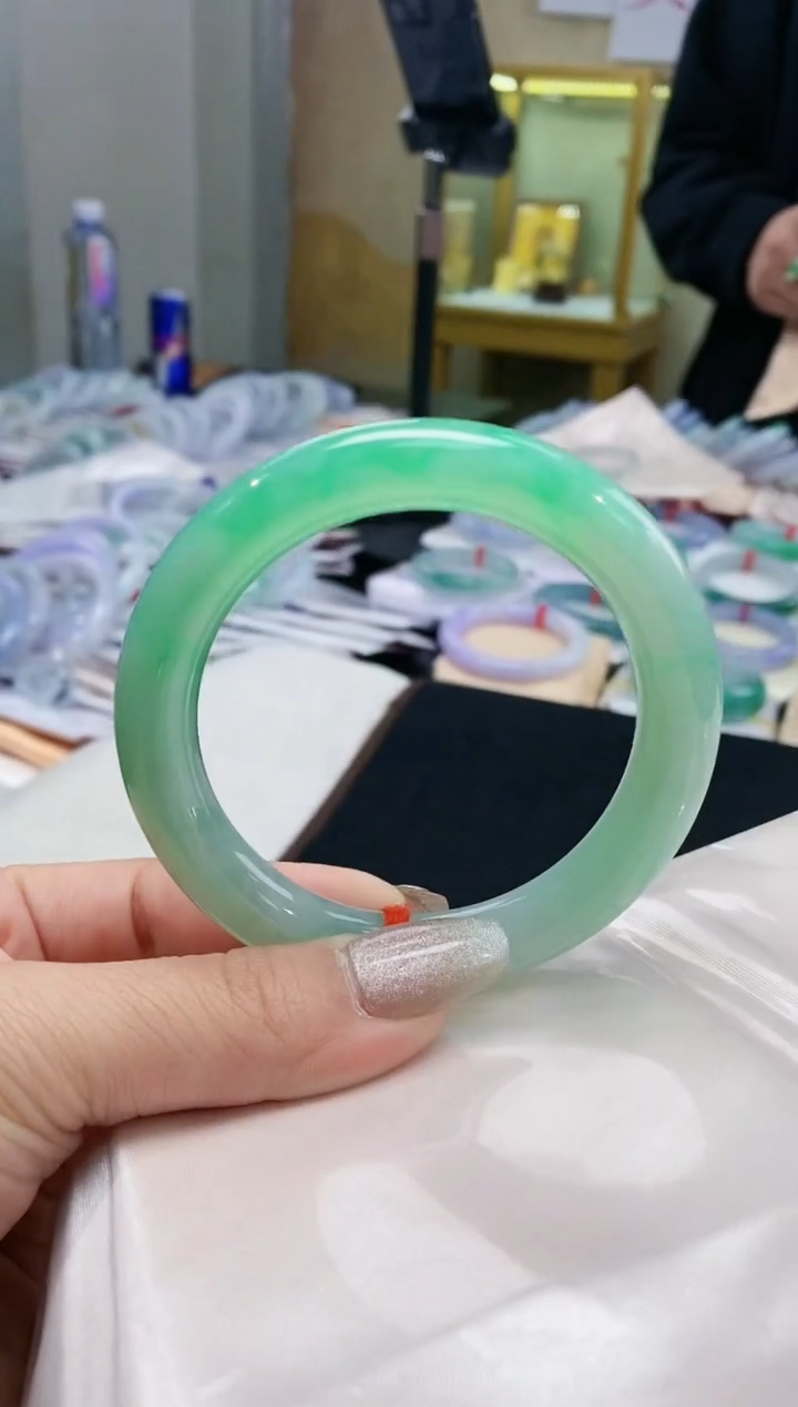 【闪购商品】翡翠手镯（圆镯）未镶嵌