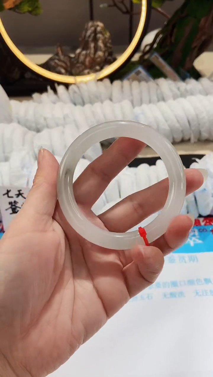 【闪购商品】石英质玉手镯未镶嵌110-56