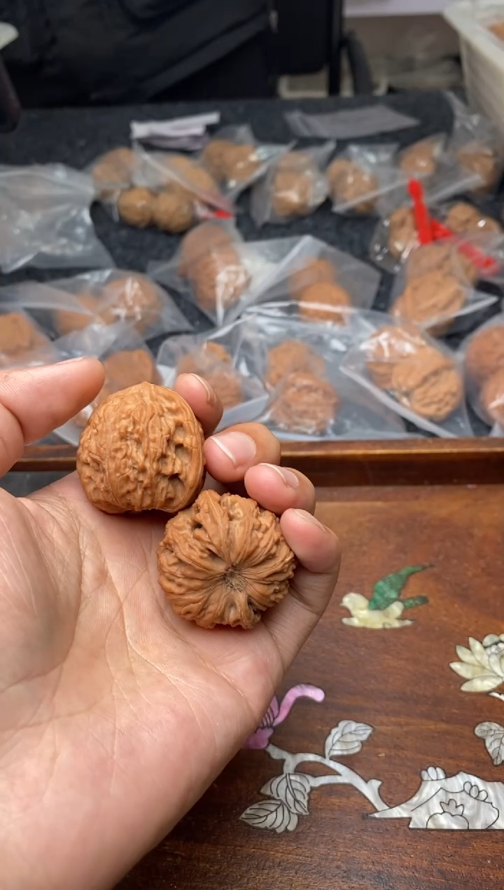 【闪购商品】文玩核桃把件A171号35尺龙珠