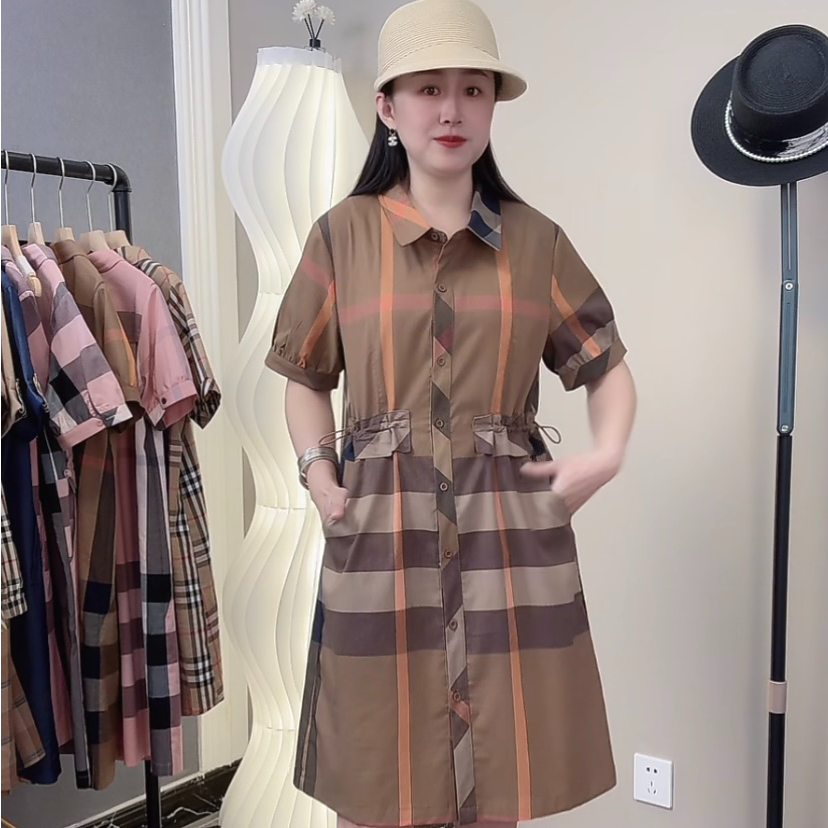 魏小姐服饰2025年夏季新款显瘦polo领英伦风格子连衣裙