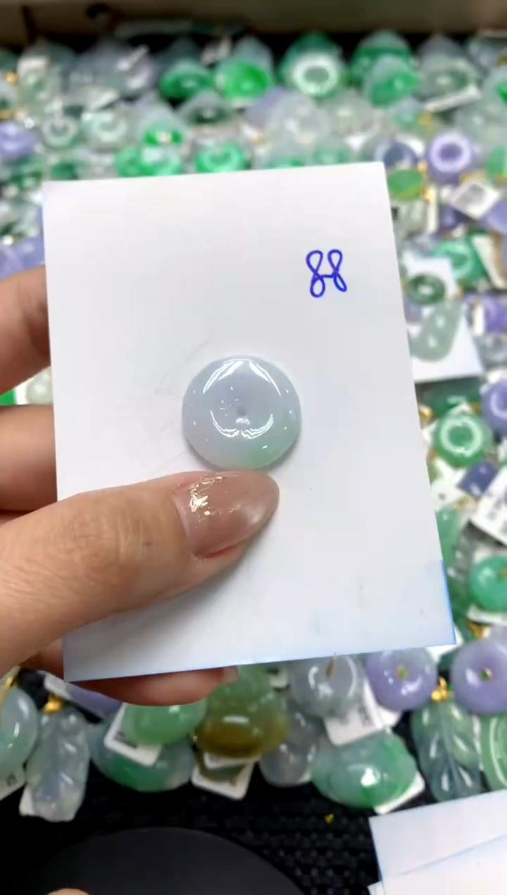 【闪购商品】翡翠颈饰未镶嵌1111111111