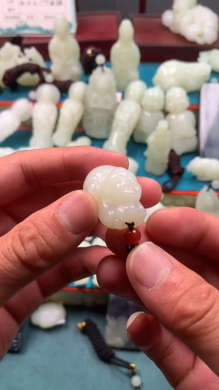 颈饰未镶嵌和田玉 