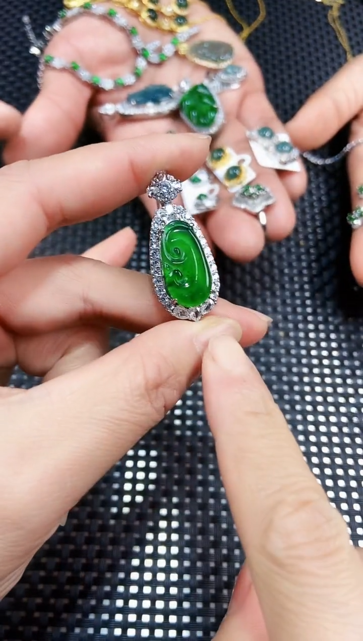 【闪购商品】翡翠吊坠(不含链)未镶嵌11111111