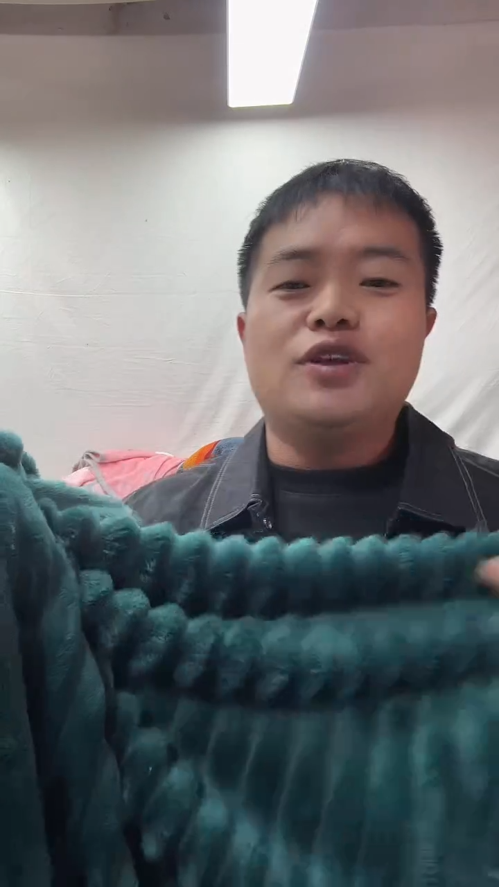 聚酯纤维1.5*1.8抽条绿