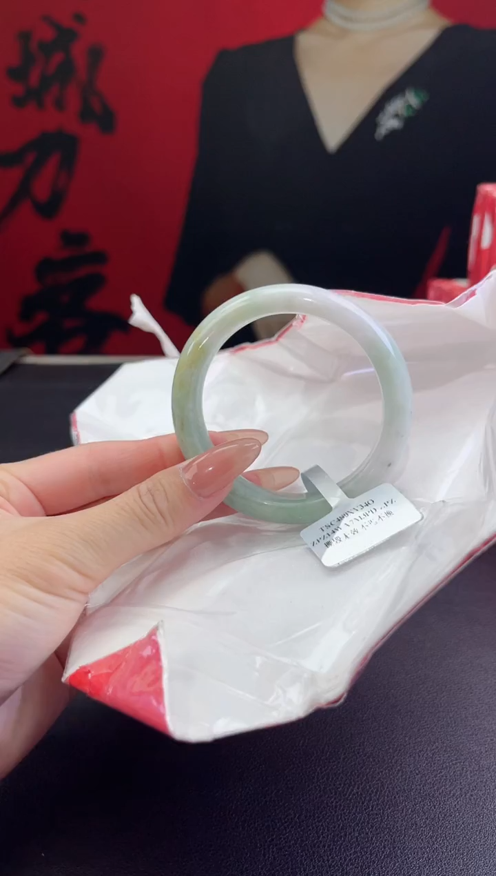 【闪购商品】翡翠手镯未镶嵌3翡翠手镯(微瑕）