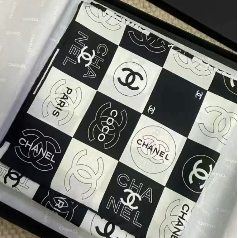 99新 Chanel/香奈儿 黑白棋盘格丝巾 60X60cm/412684