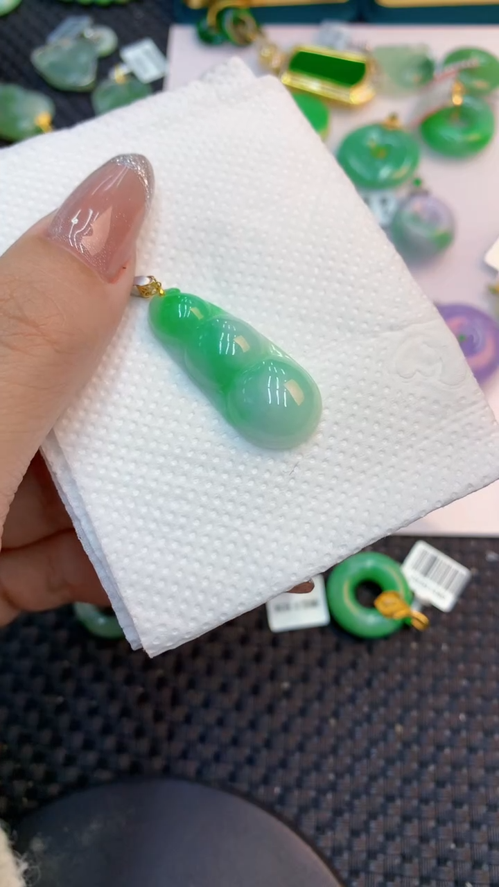 颈饰18K金镶嵌翡翠1