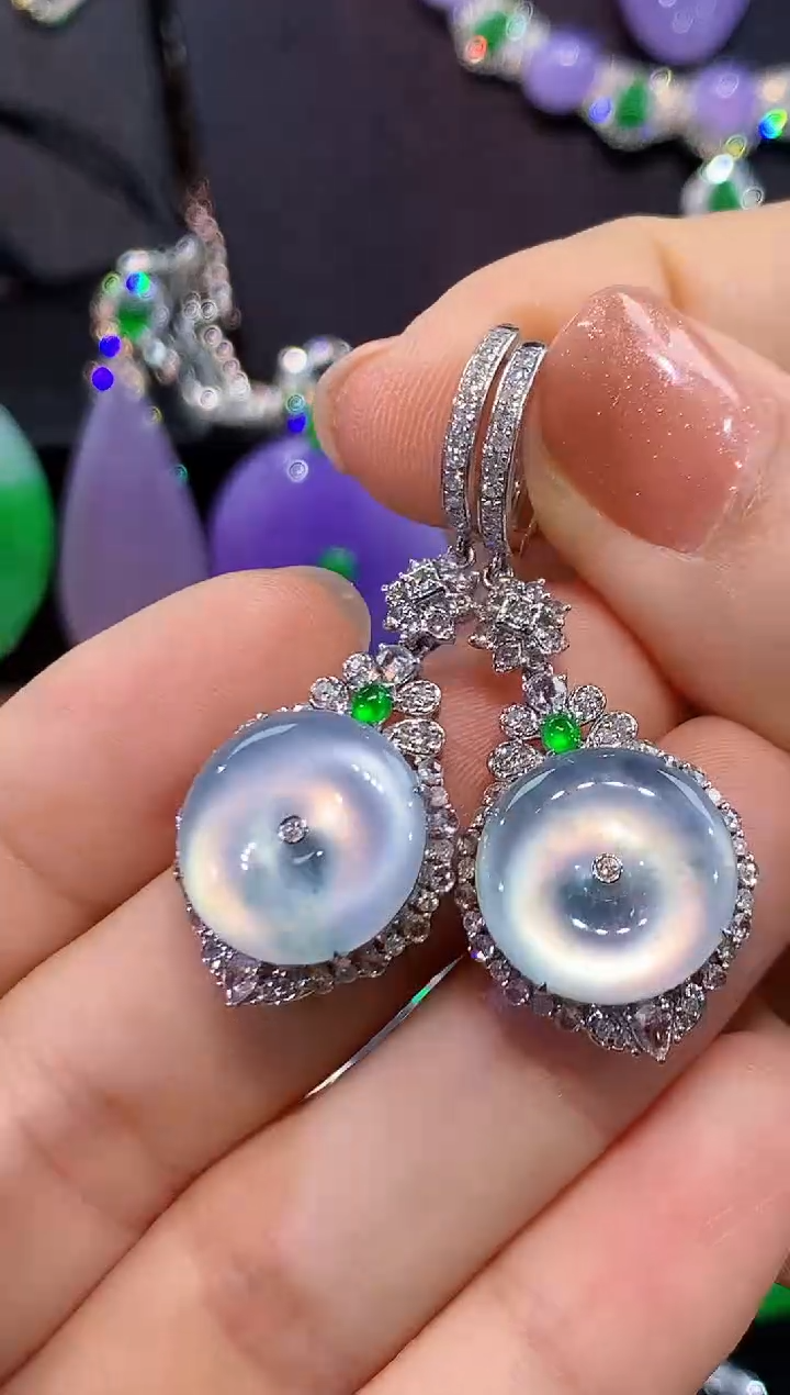 18K金镶嵌翡翠耳饰耳包