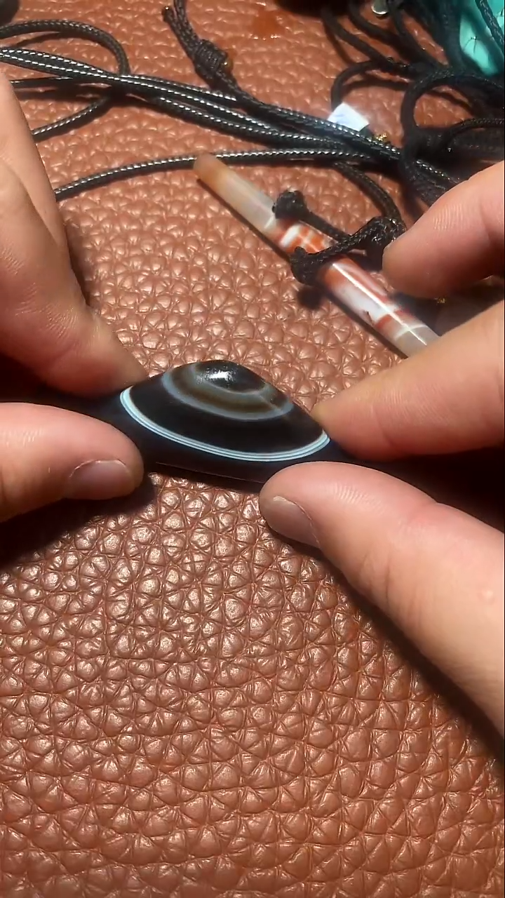 未镶嵌颈饰玛瑙/玉髓缠丝吊坠（多样性发货，发其一）