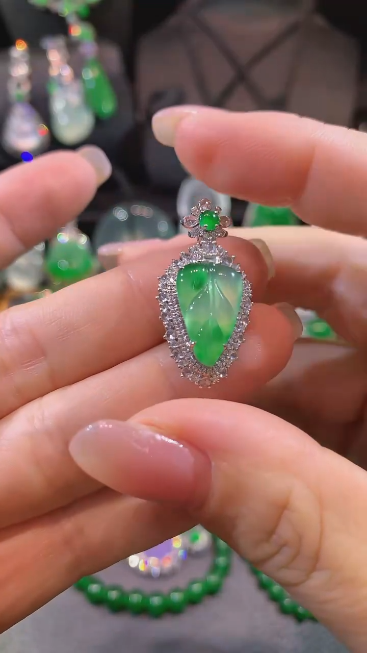 翡翠18K金镶嵌吊坠(不含链)吊坠