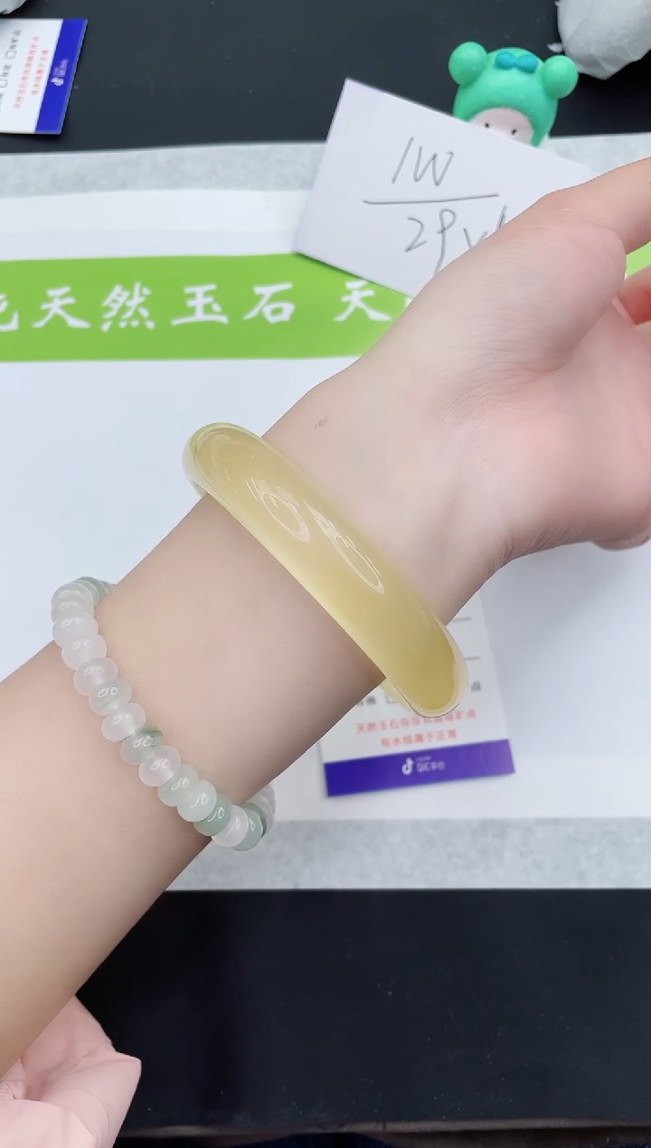 【闪购商品】石英质玉手镯未镶嵌M133-62+