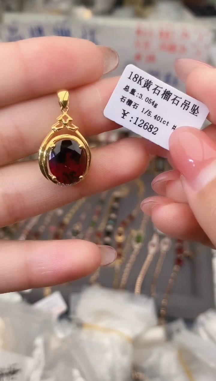 颈饰18K金镶嵌石榴石--专柜--