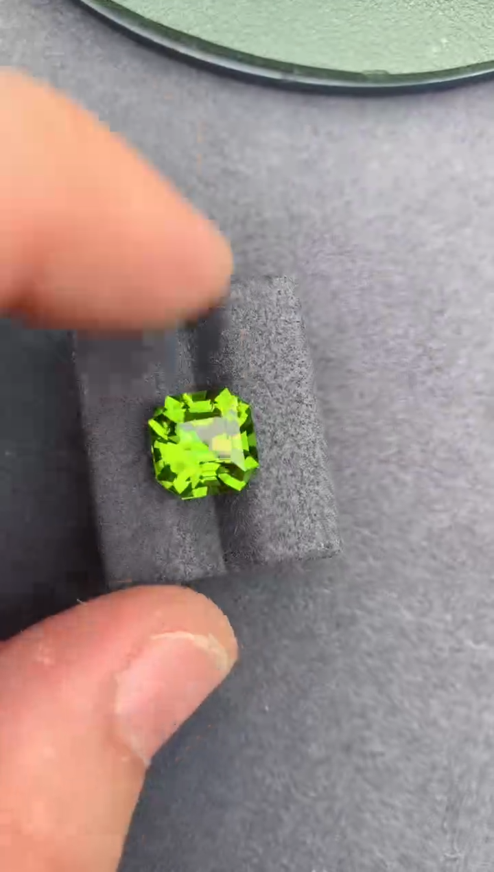 【闪购商品】橄榄石裸石未镶嵌5.9ct橄榄石