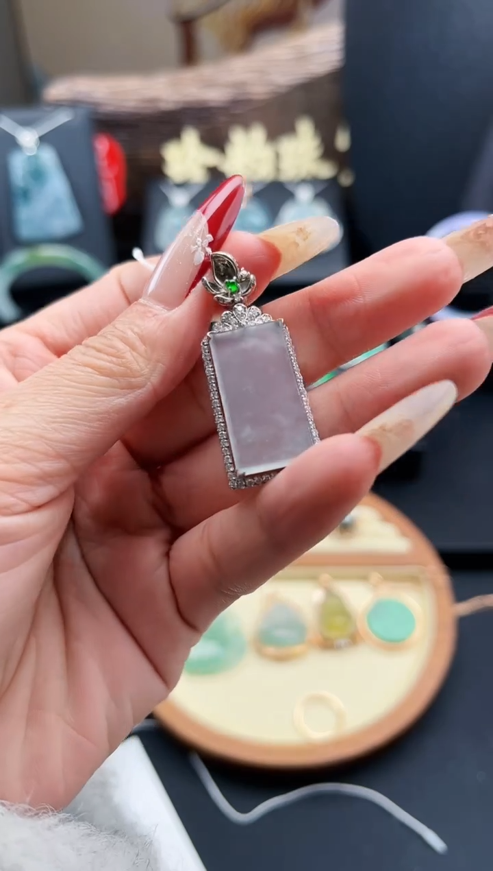 【闪购商品】翡翠颈饰18K金镶嵌吊坠