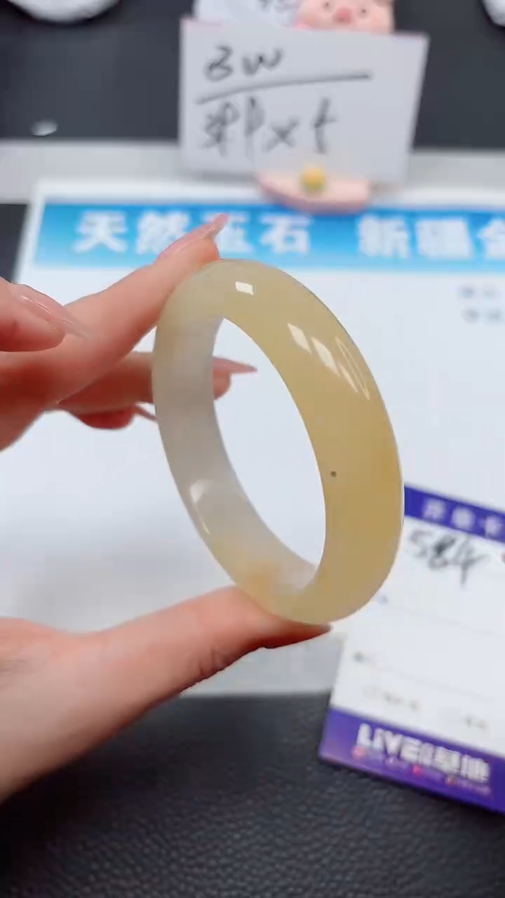 【闪购商品】石英质玉手镯未镶嵌584