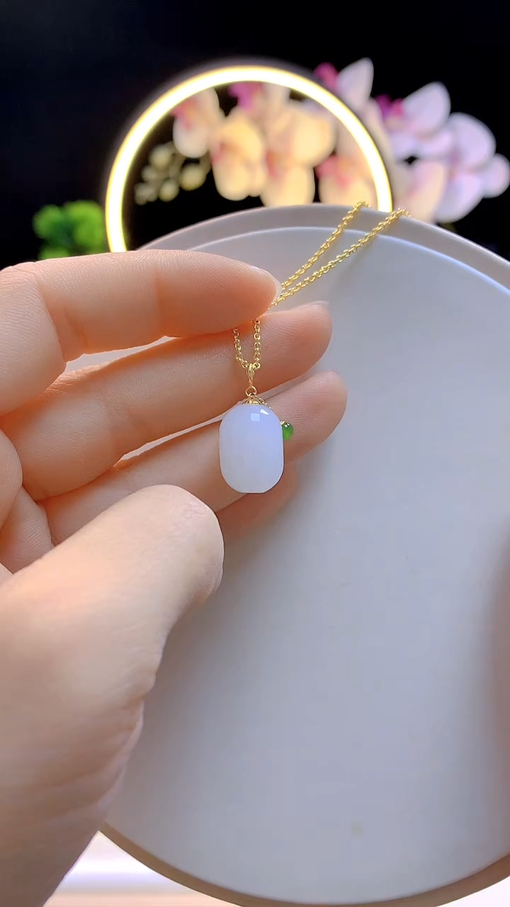 吊坠(赠链)18K金镶嵌和田玉白玉圆柱无事牌