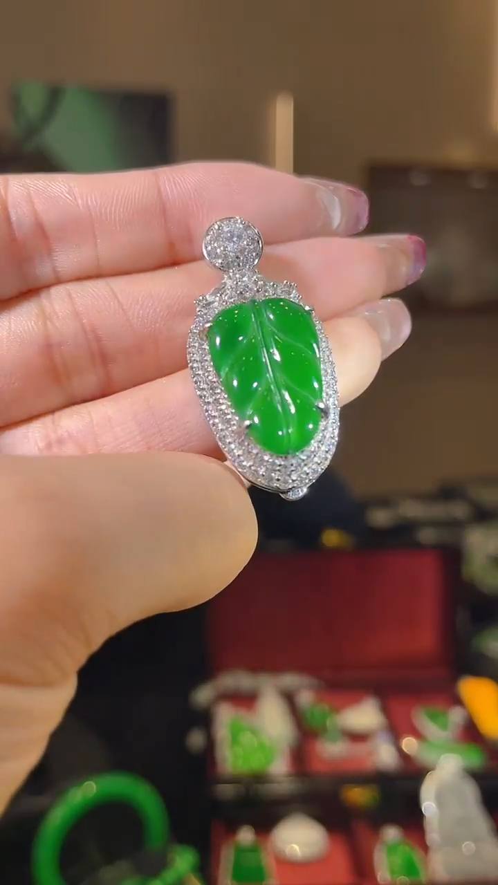 【闪购商品】翡翠吊坠(不含链)银S925镶嵌天然翡翠A货