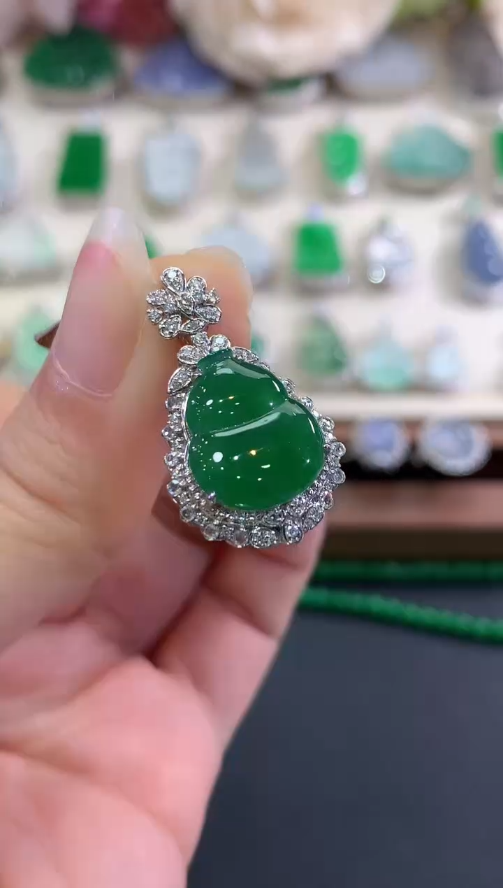 18K金镶嵌手链翡翠c56