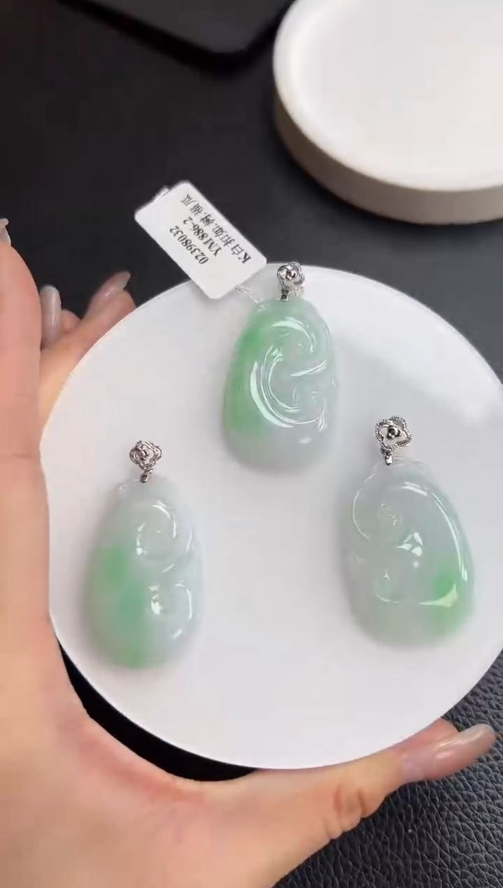 【闪购商品】翡翠颈饰18K金镶嵌如意多样性发一