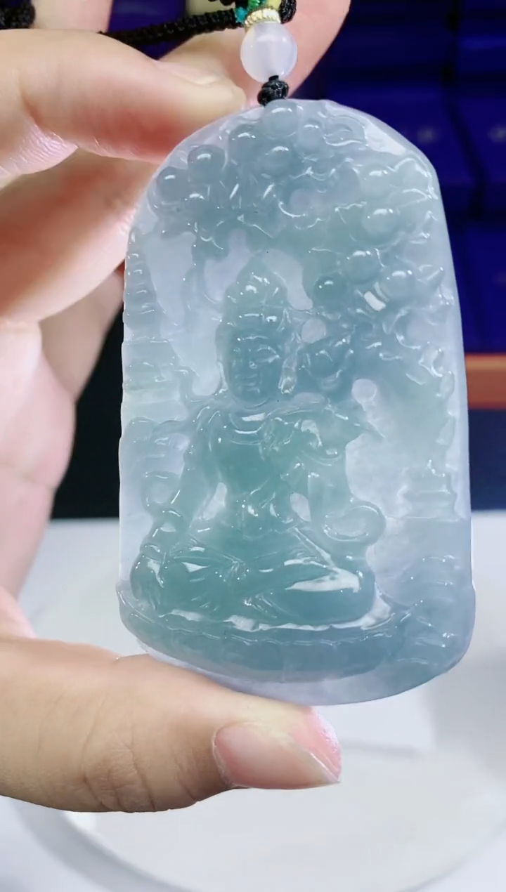翡翠未镶嵌颈饰           