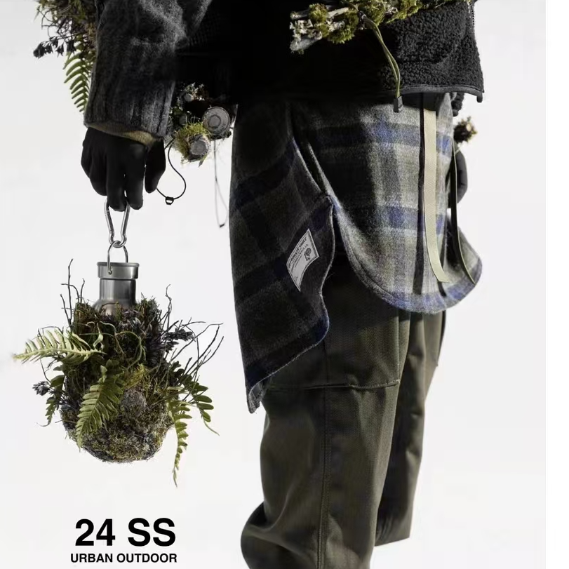 and  三角标尼龙单肩斜挎通勤包