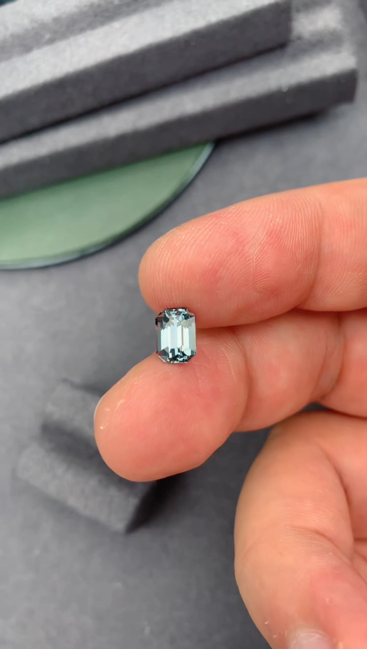 【闪购商品】尖晶石裸石未镶嵌1.6ct 灰尖晶