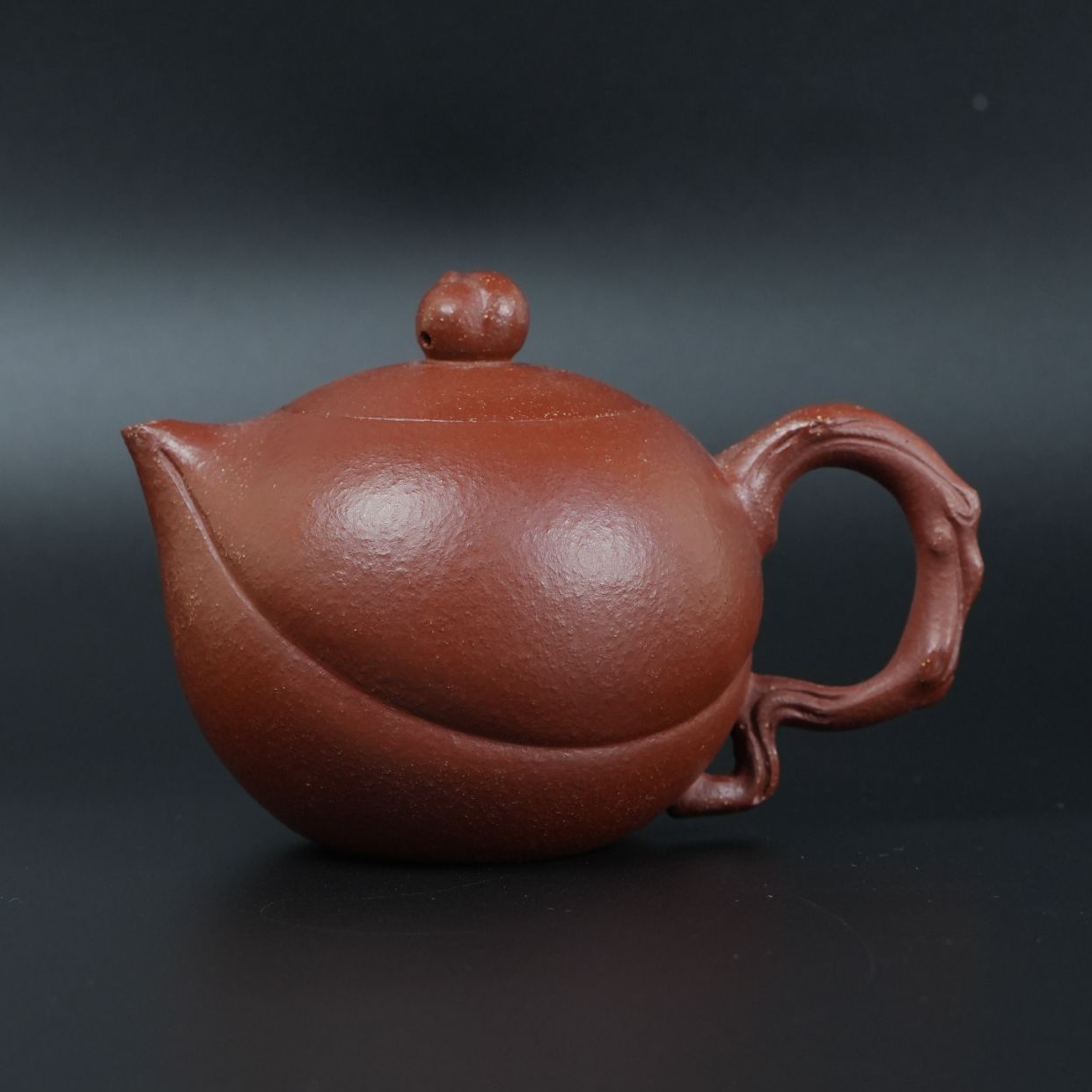 lot20472 395 王志诚 紫砂红降坡泥寿桃壶（200cc）