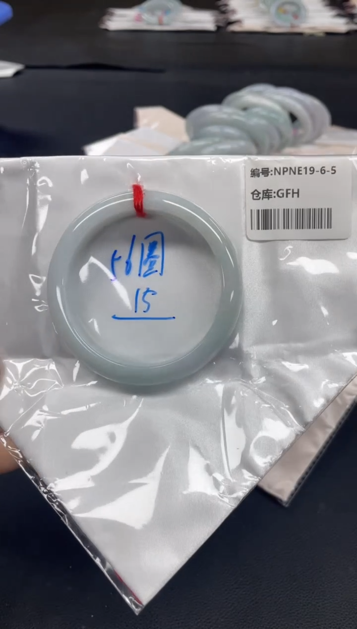 未镶嵌手镯翡翠翡翠手镯