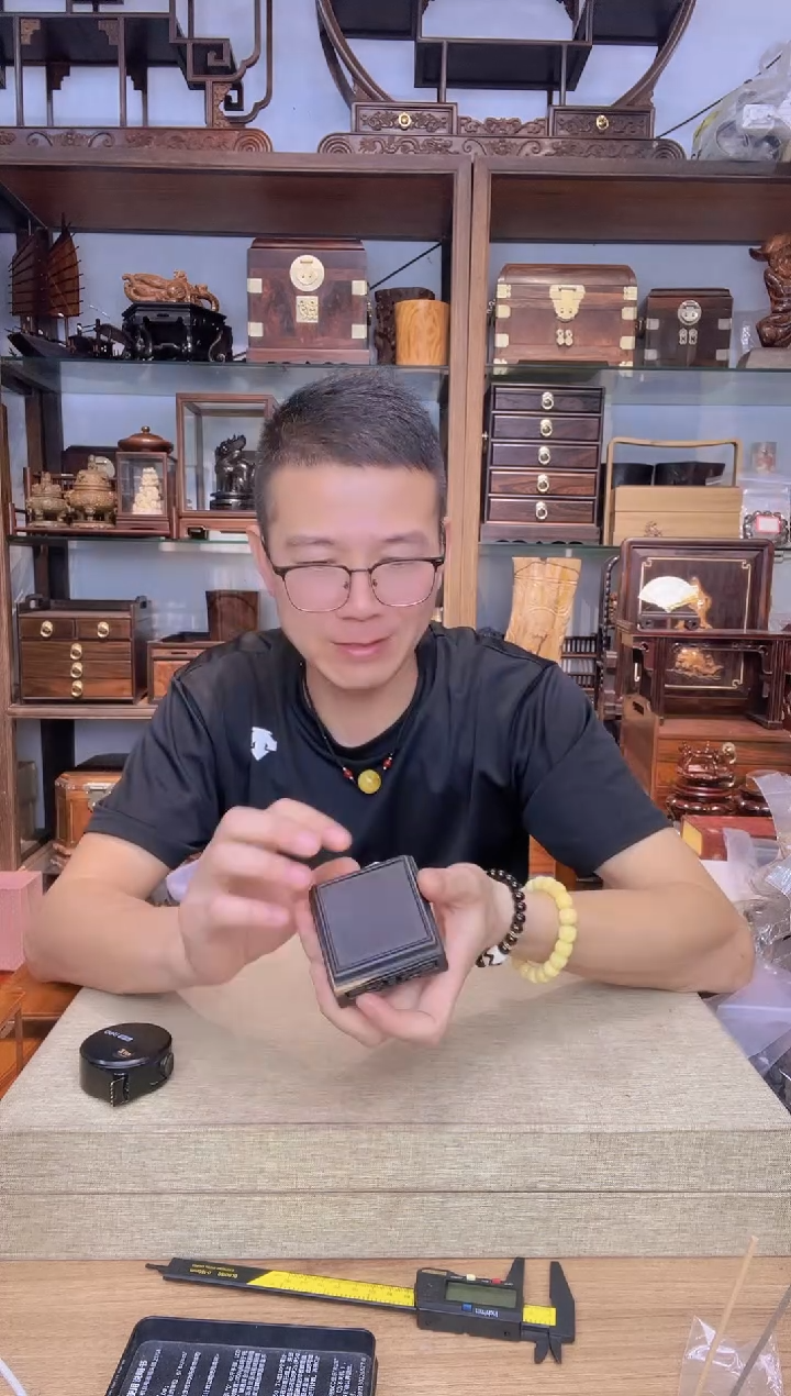 乌木类书架176紫光檀雕刻底座5*3.5 瑕疵