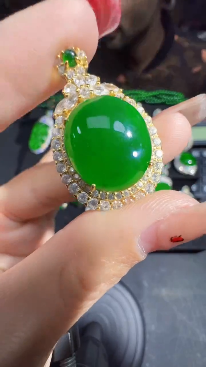 【闪购商品】定制翡翠未镶嵌鸽子蛋1