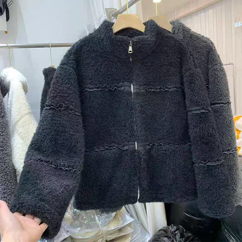 159时尚立领设计感拼接宽条纹木耳边拉链款皮毛外套