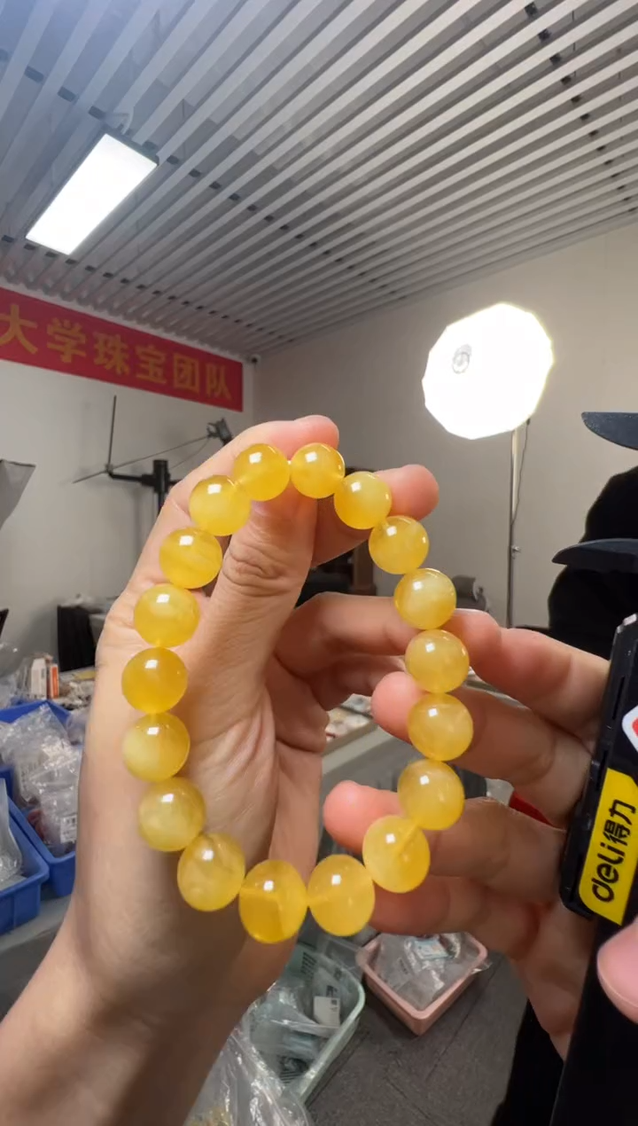 未镶嵌蜜蜡手串约10.5ｍｍ俄料鸡油黄白花蜜蜡圆珠单圈