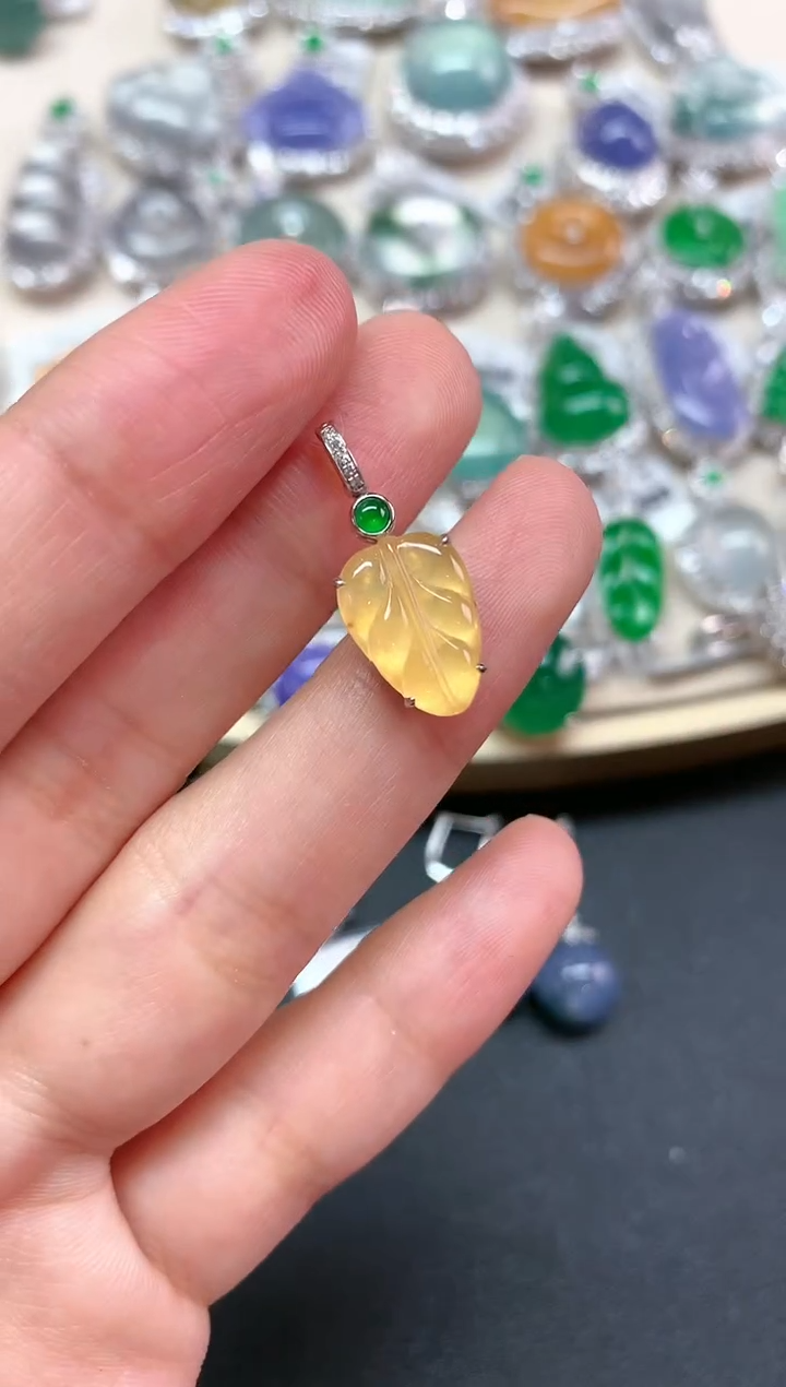 【闪购商品】翡翠吊坠(不含链)18K金镶嵌Q29|2980