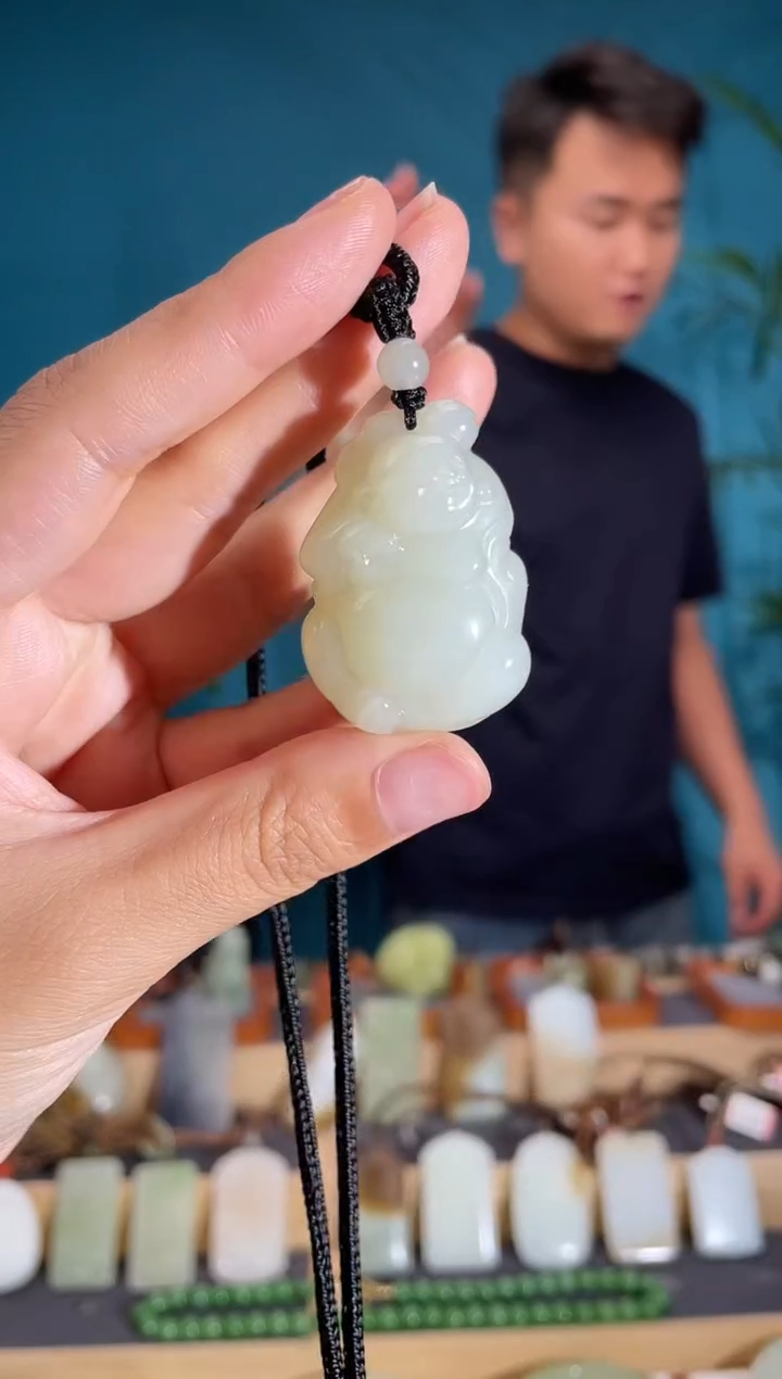 和田玉未镶嵌颈饰1