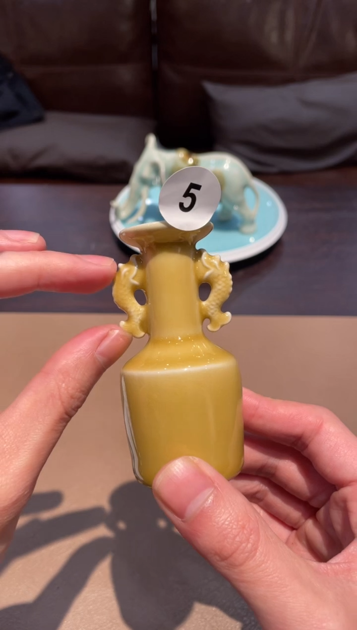 5窑承青瓷黄釉小双耳瓶