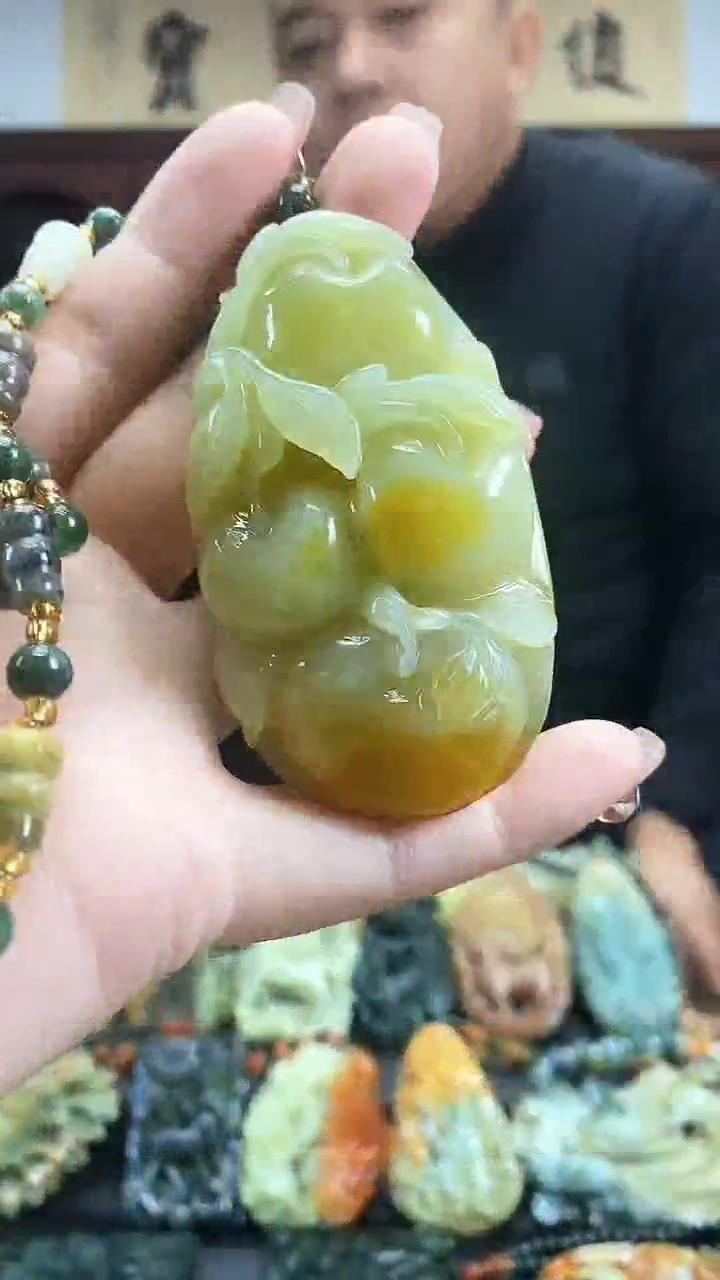 【闪购商品】蛇纹石玉吊坠未镶嵌·