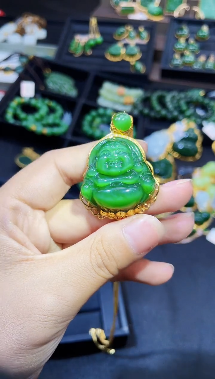 和田玉18K金镶嵌吊坠(赠链)34MM 多样性发一